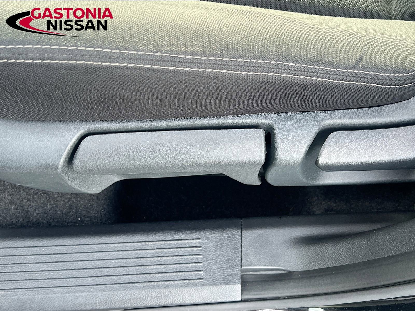 Used 2023 Nissan Rogue S image 25