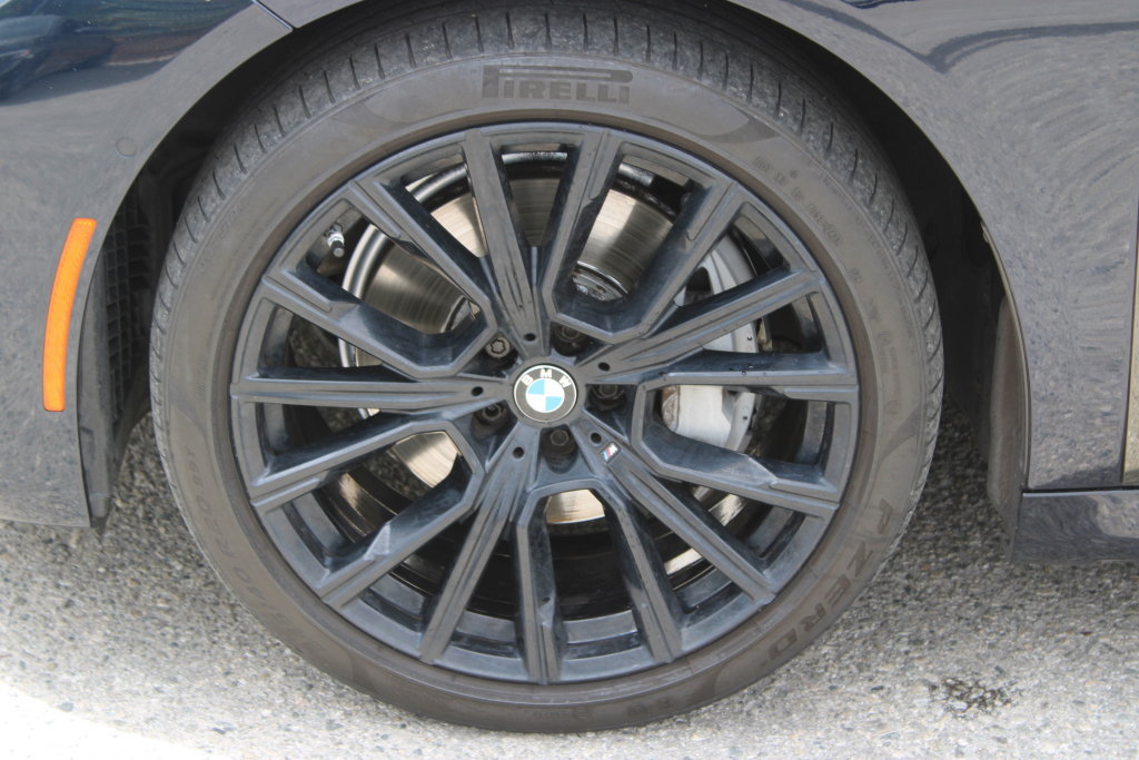 Used 2021 BMW 740i w/ M Sport Package RWD image 8