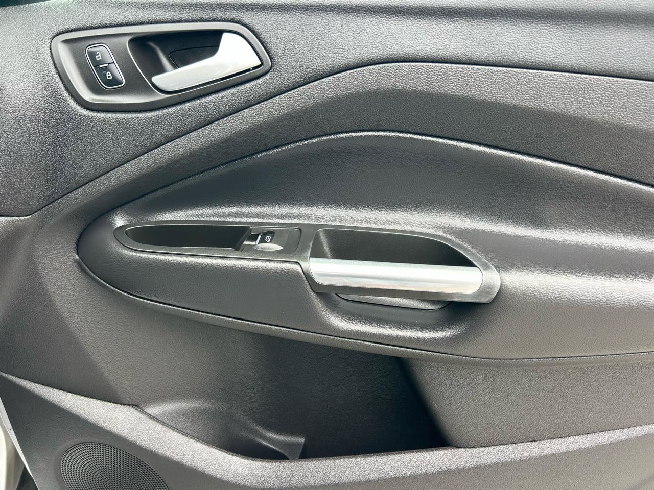 Used 2017 Ford Escape Titanium FWD image 10