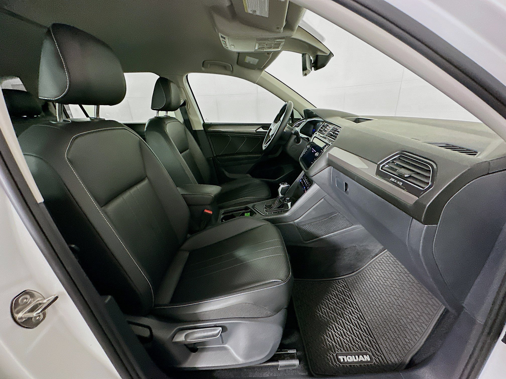 Used 2023 Volkswagen Tiguan SE FWD image 29