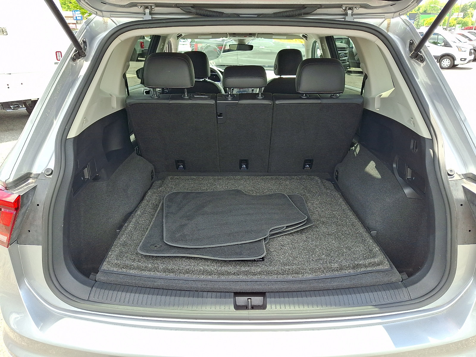 Used 2023 Volkswagen Tiguan SE AWD/4WD image 29