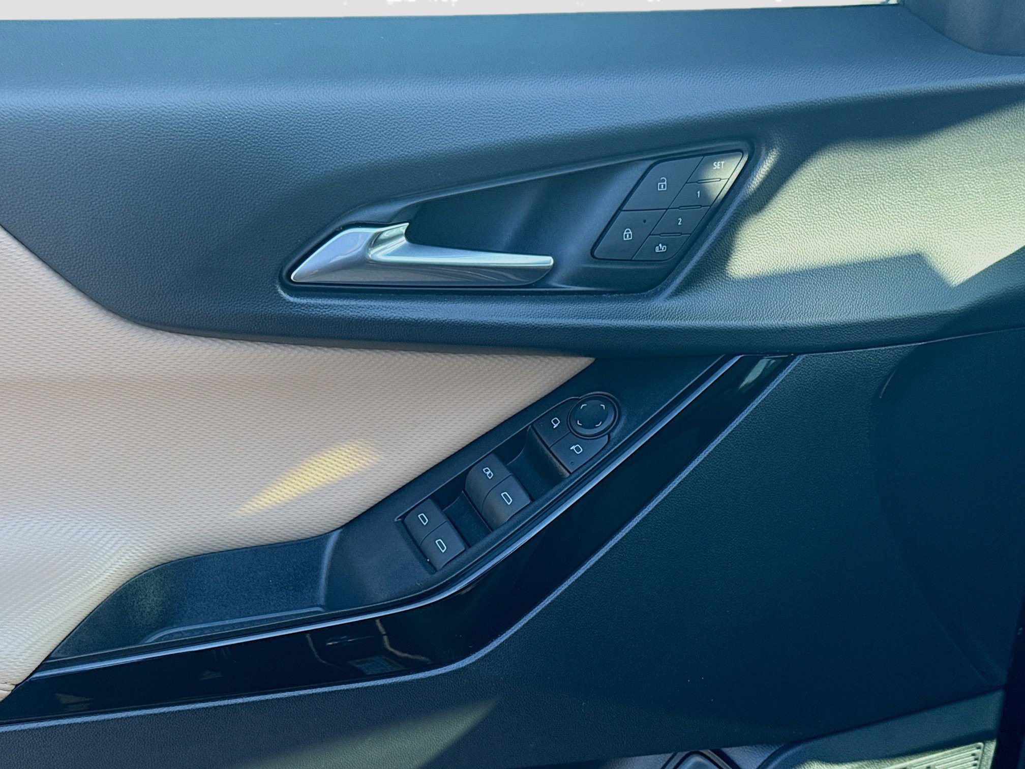 Used 2025 Chevrolet Equinox ACTIV w/ Safety and Technology Package image 17