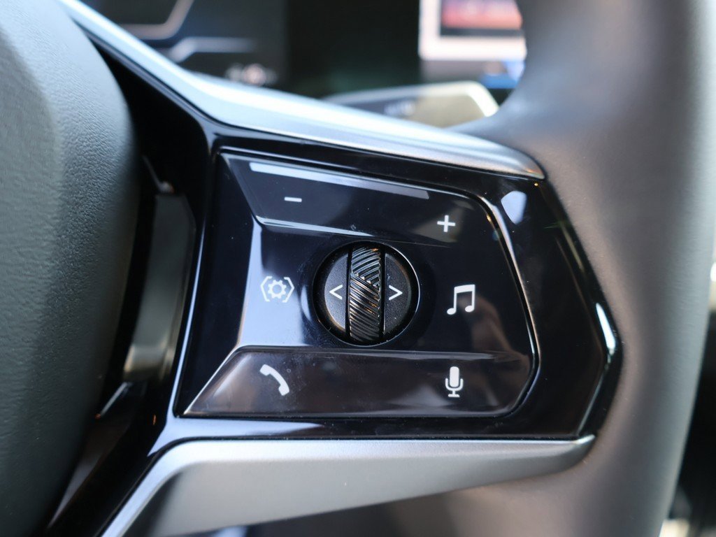 Used 2025 BMW i5 xDrive40 w/ Premium Package image 53