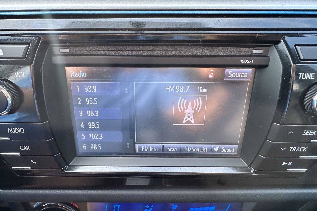 Used 2015 Toyota Corolla S image 17