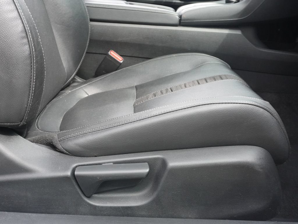 Used 2019 Honda Civic Touring image 26