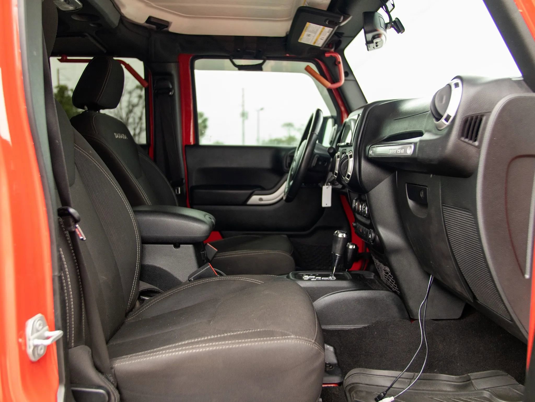 Used 2018 Jeep Wrangler Unlimited Sahara w/ Connectivity Group image 25