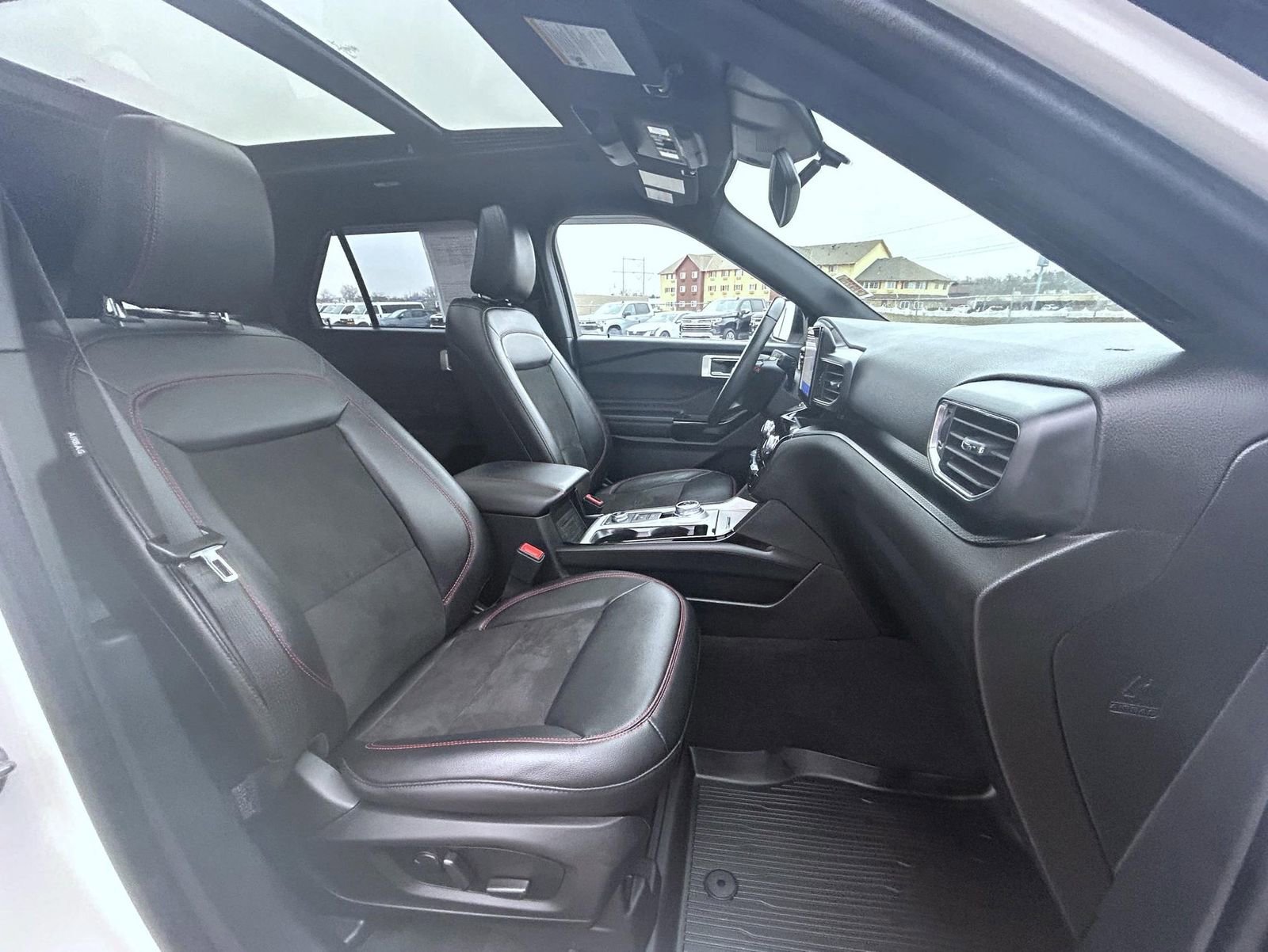 Used 2023 Ford Explorer ST-Line w/ Class IV Trailer Tow Package image 16