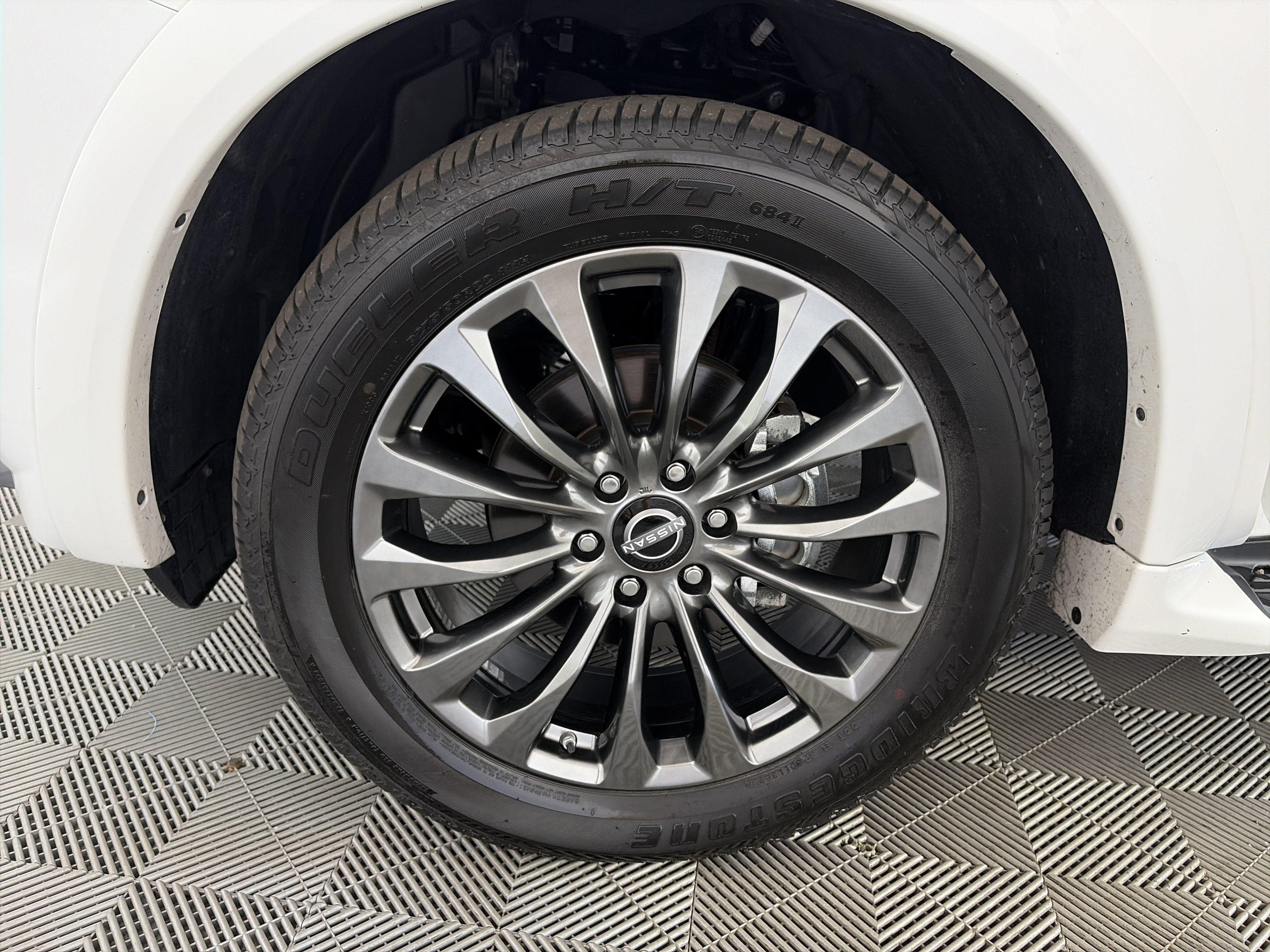 Used 2024 Nissan Armada Platinum w/ Captain's Chairs Package RWD image 14