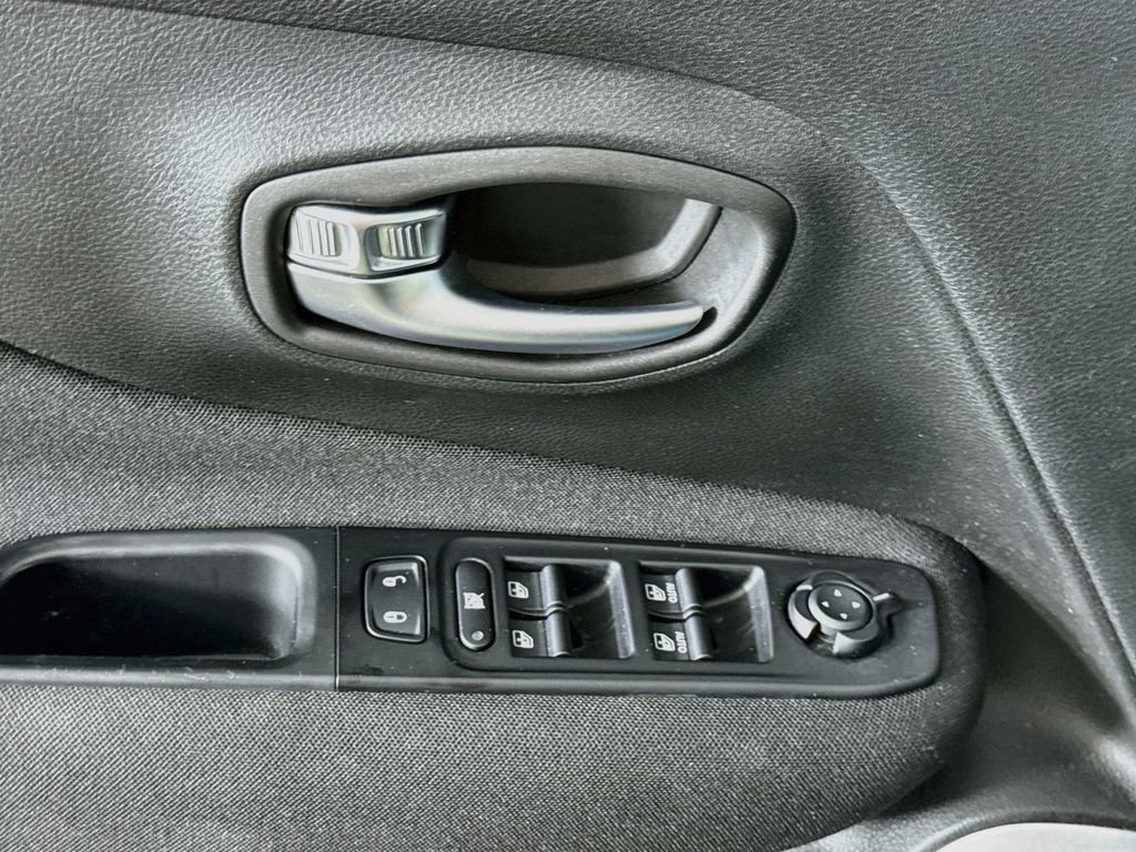 Used 2021 Jeep Renegade Latitude AWD/4WD image 23