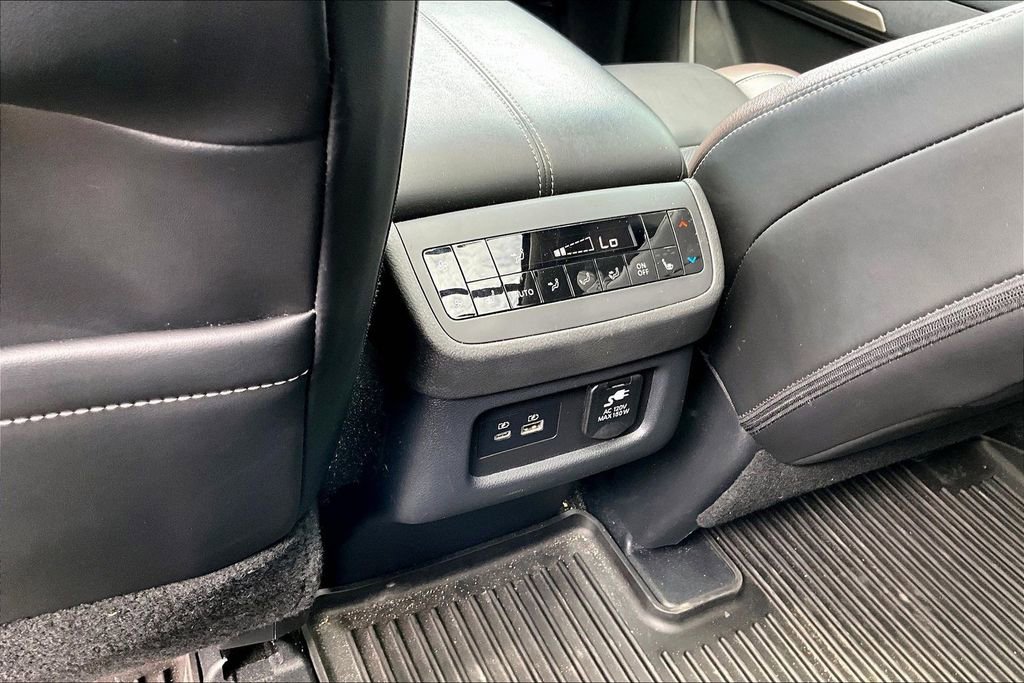 Used 2024 Nissan Pathfinder Platinum w/ Black Appearance Package AWD/4WD image 33