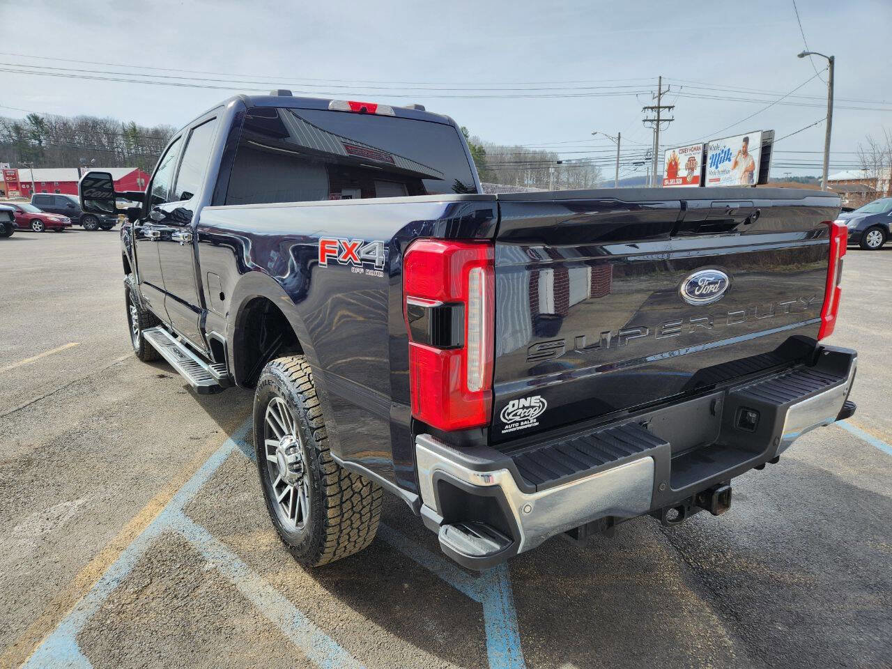 Used 2025 Ford F250 Lariat w/ Chrome Package image 5