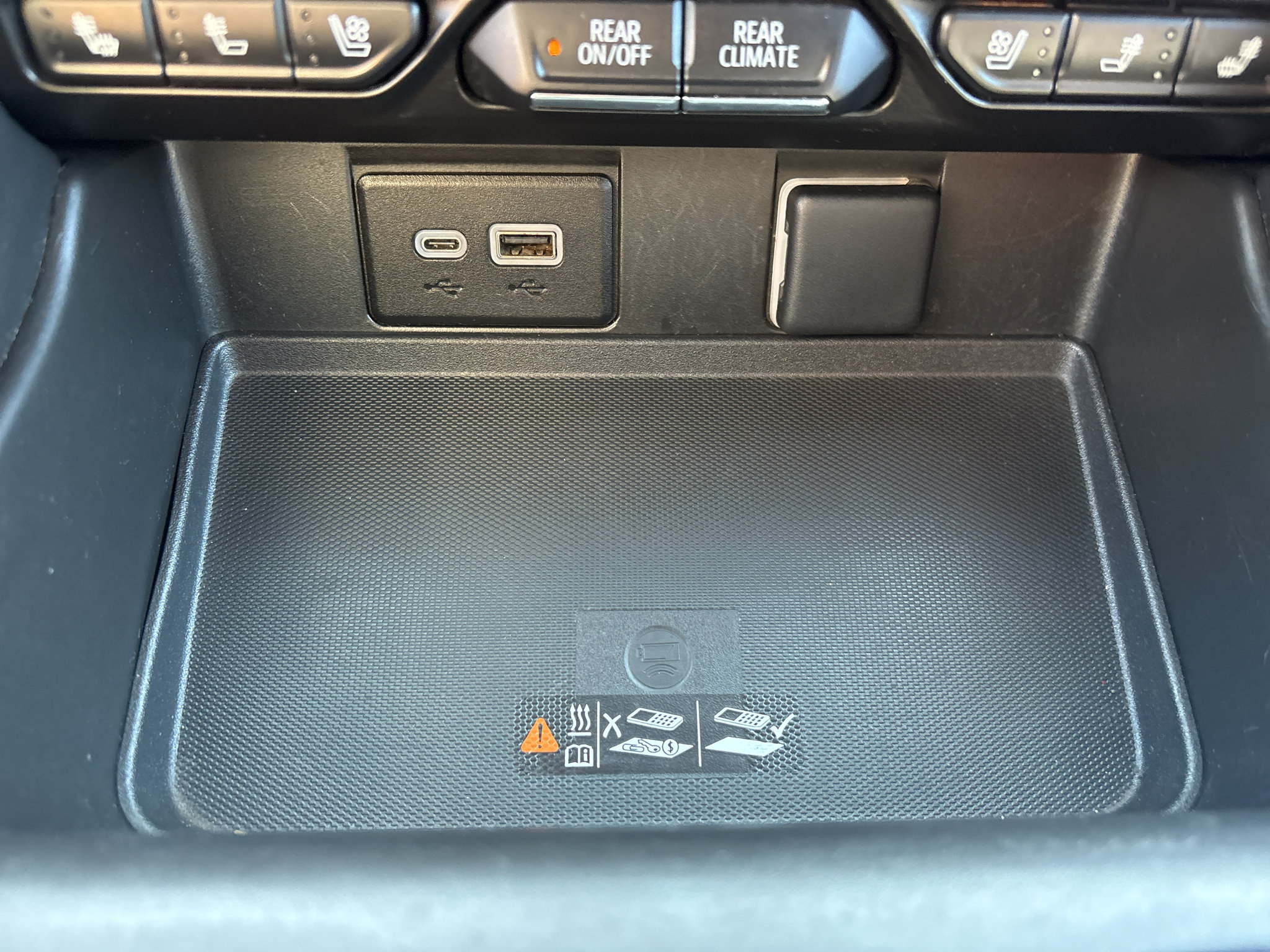 Used 2023 Chevrolet Tahoe Premier AWD/4WD image 21