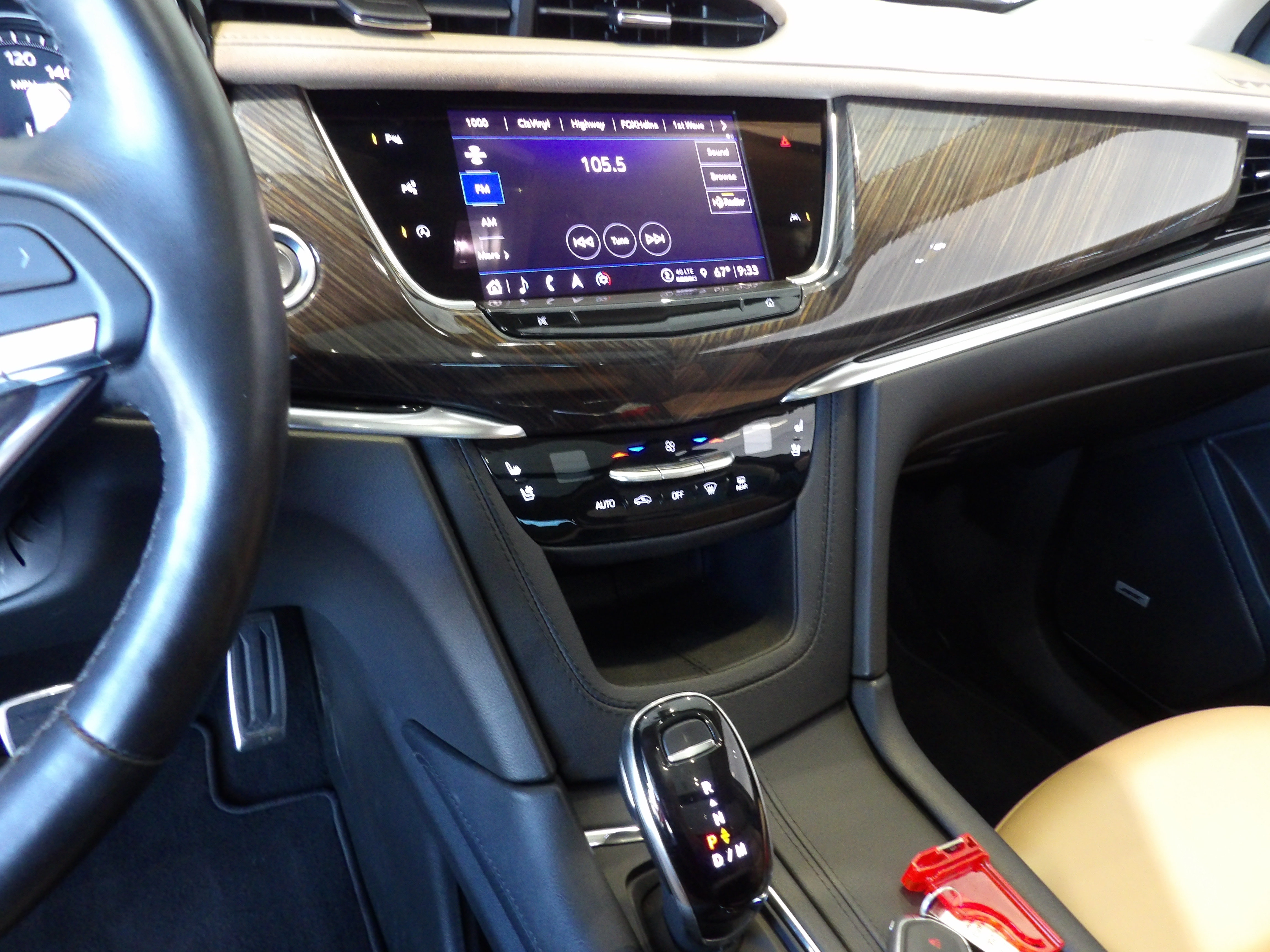 Used 2025 Cadillac XT6 Sport w/ Platinum Package AWD/4WD image 13