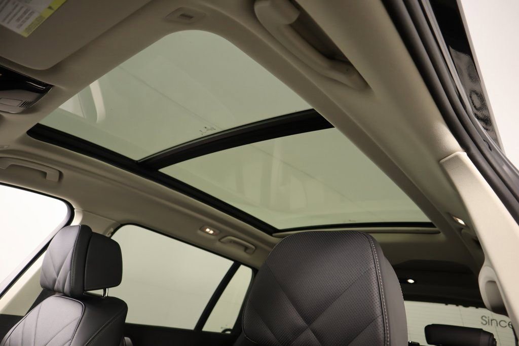 New 2025 BMW X7 xDrive40i w/ Parking Assistance Package image 17