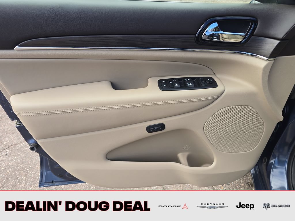 Used 2019 Jeep Grand Cherokee Overland AWD/4WD image 11