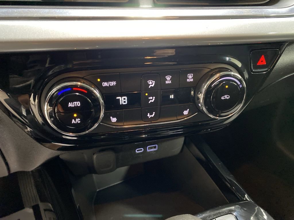 Used 2024 Chevrolet Trax LT w/ LT Convenience Package image 24