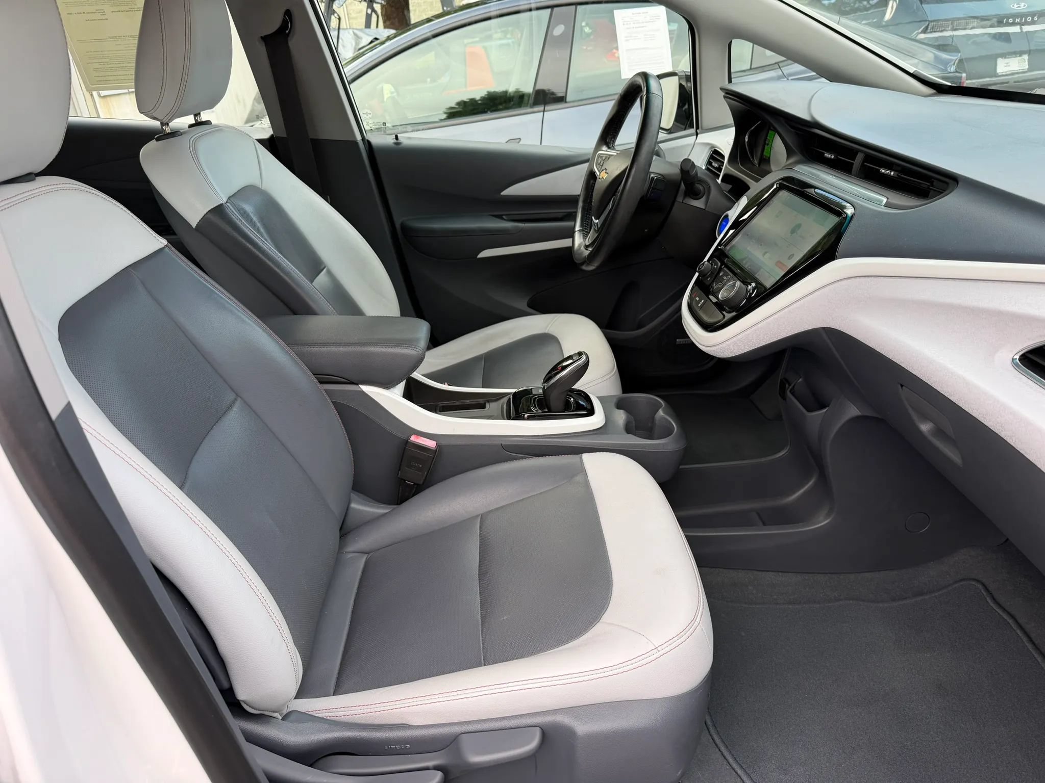 Used 2018 Chevrolet Bolt Premier w/ Driver Confidence II Package FWD image 23