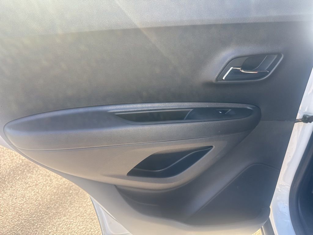 Used 2020 Chevrolet Trax LS w/ Tint and Cruise Package AWD/4WD image 20