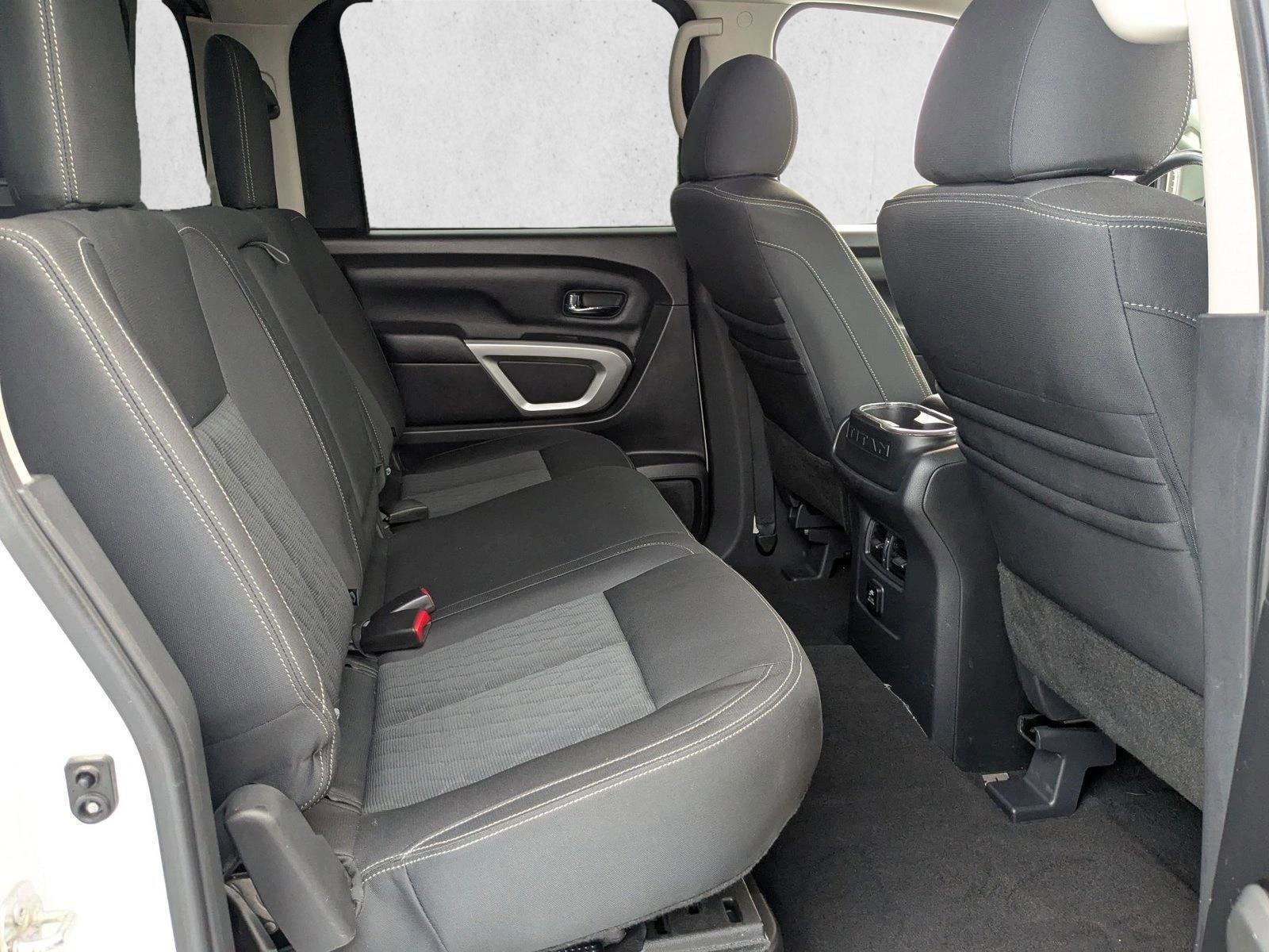 Used 2018 Nissan Titan SV w/ SV Convenience Package AWD/4WD image 18