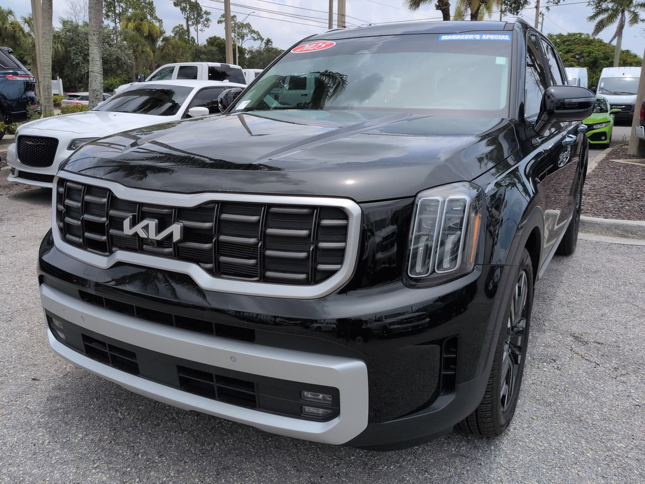 Used 2025 Kia Telluride SX FWD image 9