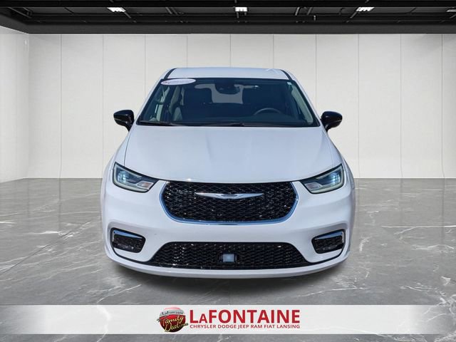 Used 2024 Chrysler Pacifica Touring-L image 8