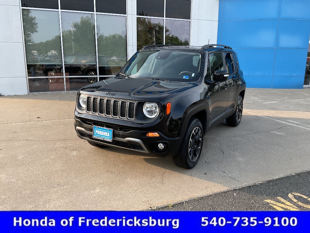 Used 2023 Jeep Renegade Latitude AWD/4WD image 2