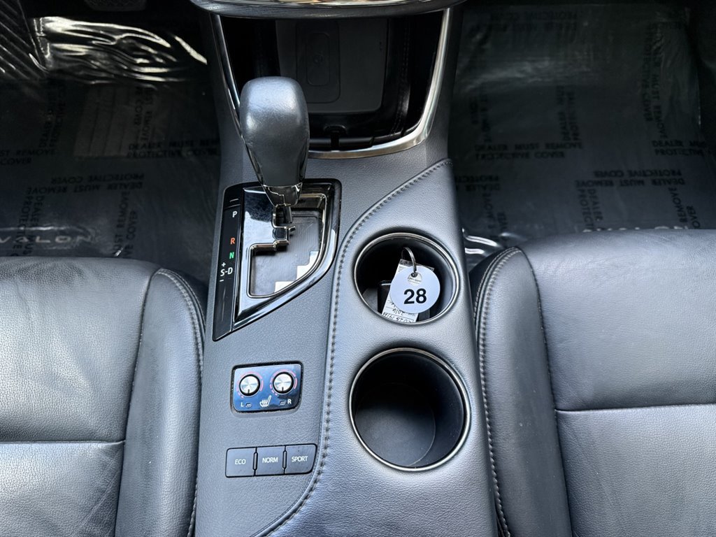 Used 2016 Toyota Avalon Touring FWD image 25