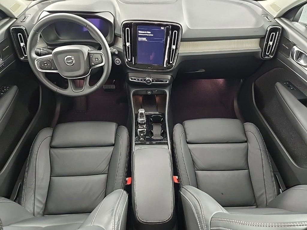 Used 2024 Volvo XC40 B5 Ultimate w/ Climate Package image 19