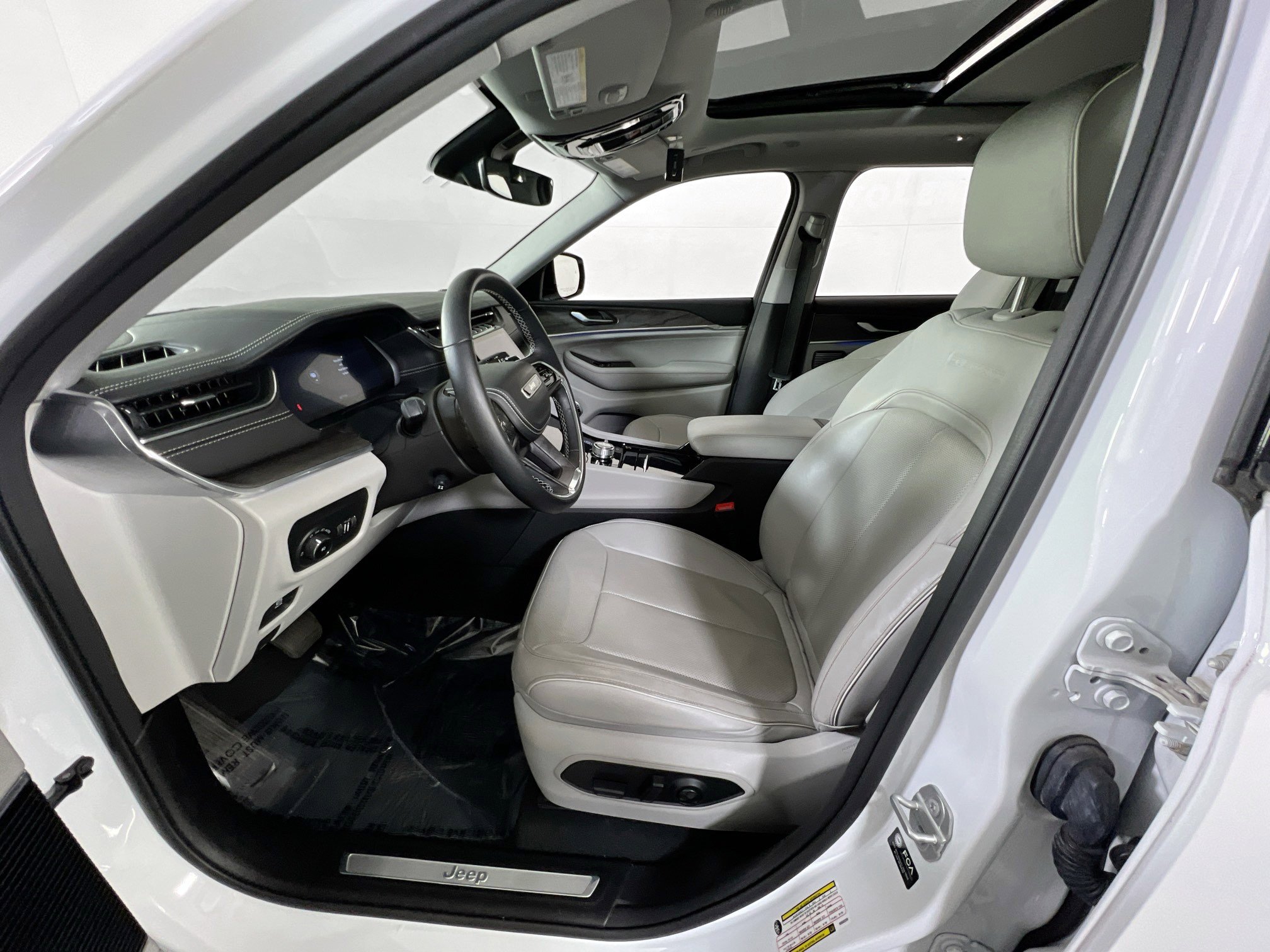 Used 2022 Jeep Grand Cherokee Overland image 21