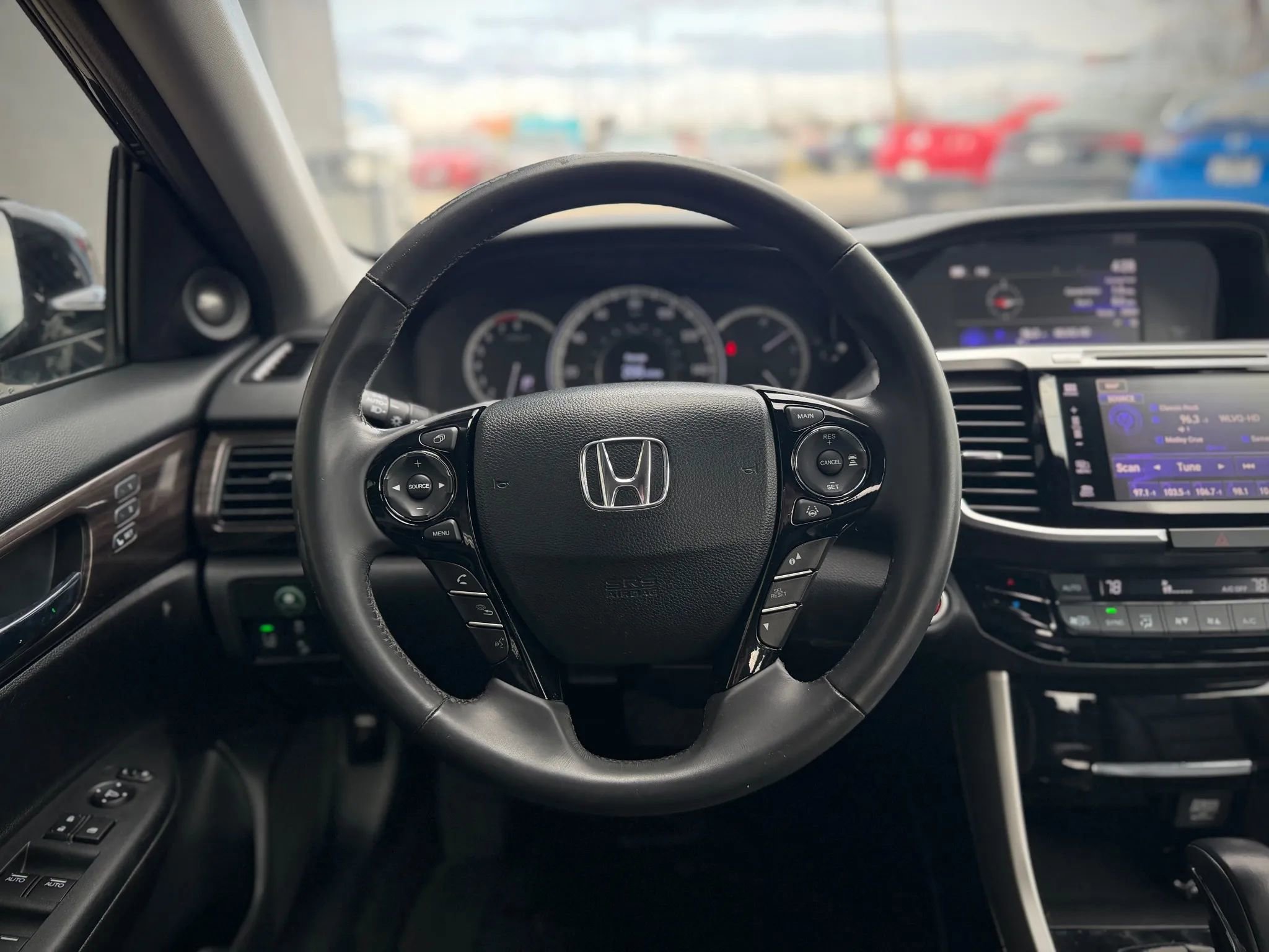 Used 2017 Honda Accord EX-L image 9