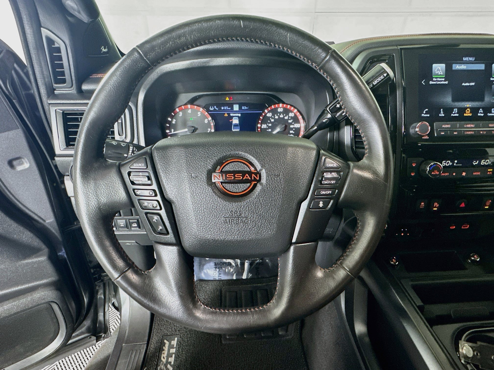 Used 2023 Nissan Titan PRO-4X w/ Pro-4x Convenience Package AWD/4WD image 15