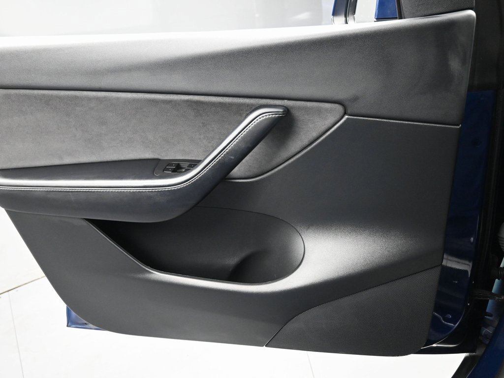 Used 2021 Tesla Model Y Long Range image 23