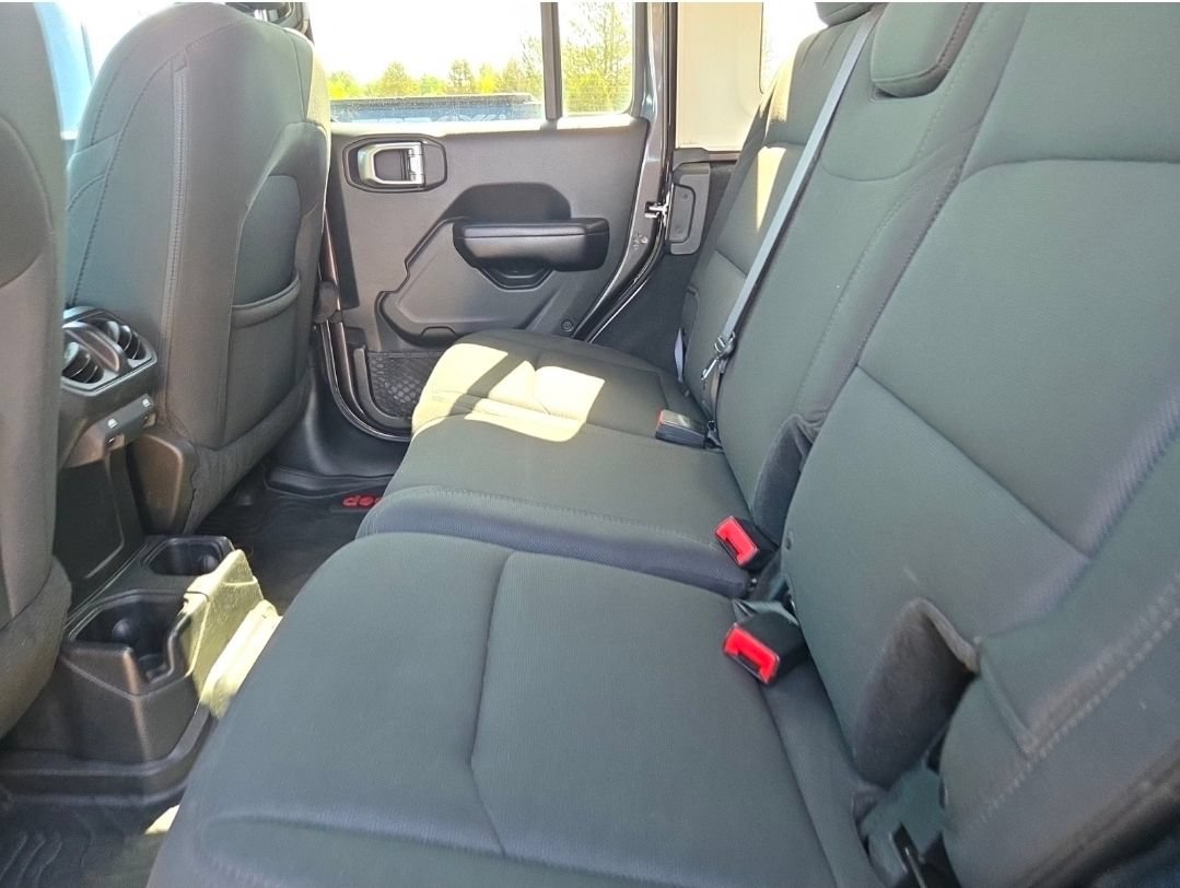 Used 2018 Jeep Wrangler Unlimited Sport S AWD/4WD image 11