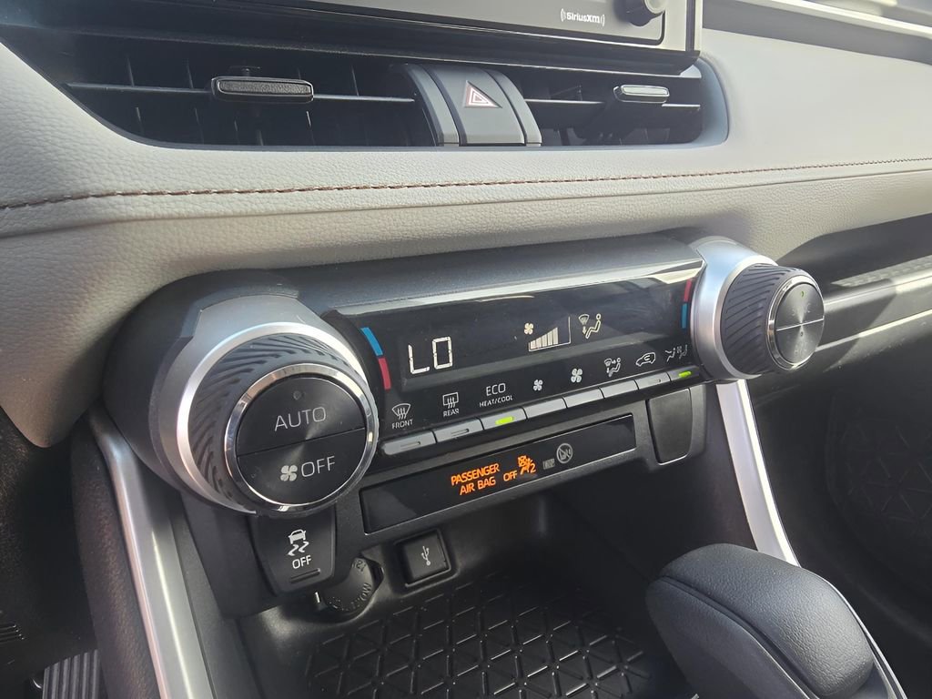Used 2021 Toyota RAV4 XLE w/ Convenience Package image 18