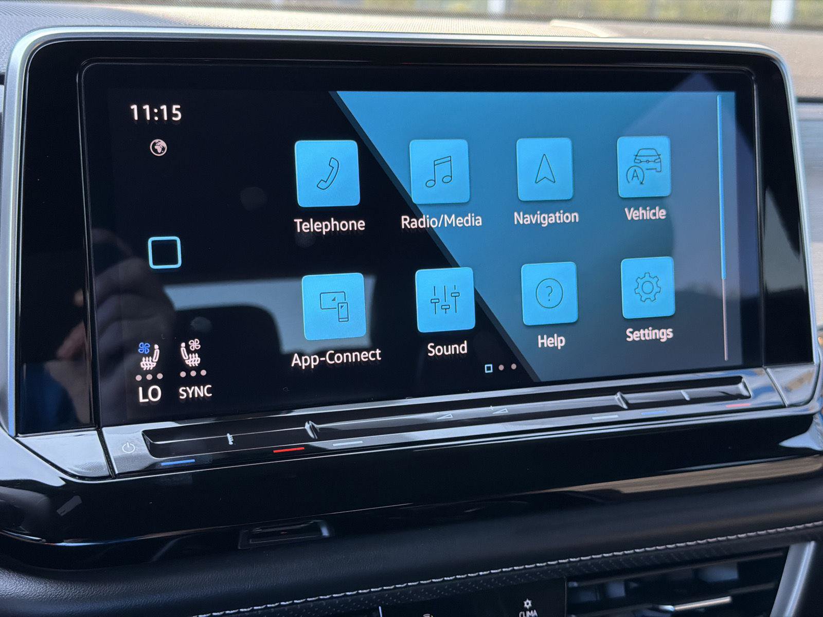 Used 2024 Volkswagen Atlas Cross Sport SE FWD image 24