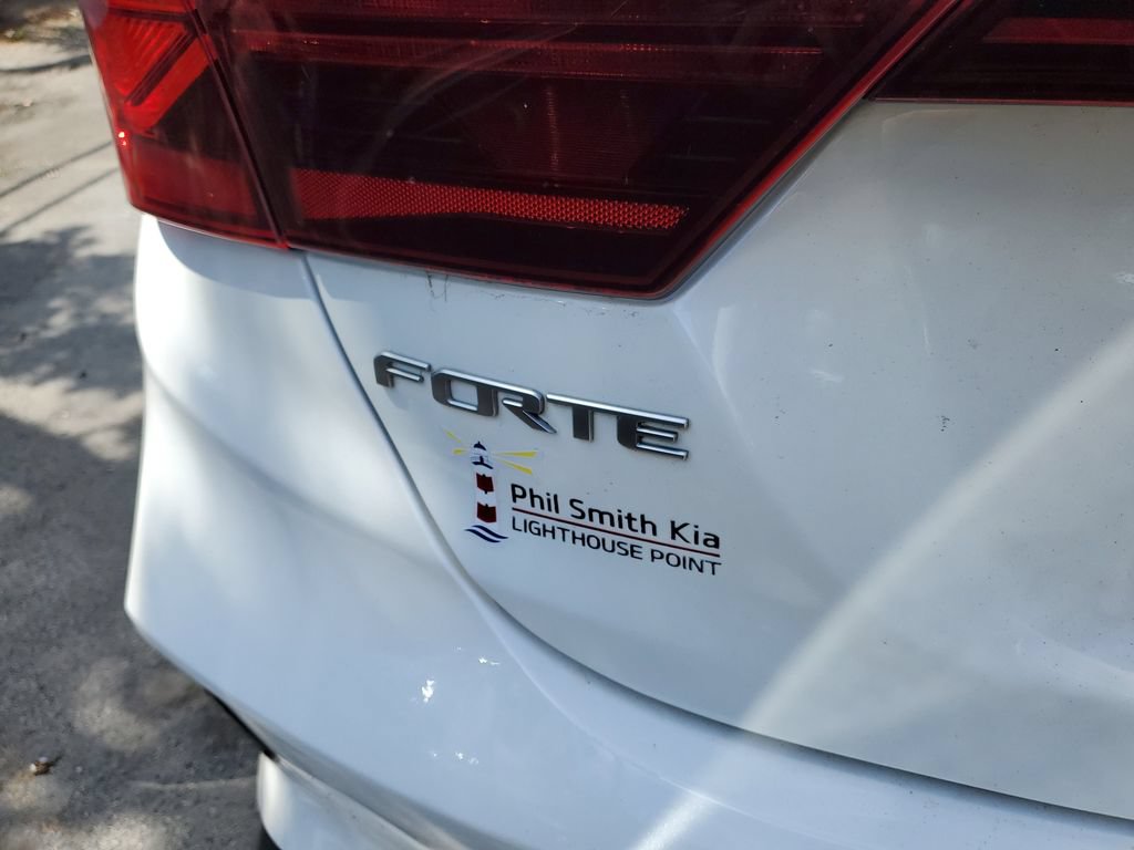 Certified 2022 Kia Forte LXS w/ LXS Technology Package FWD image 7