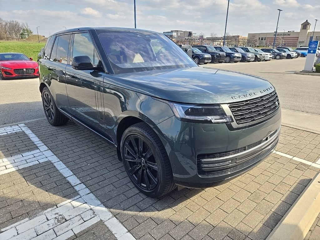Used 2023 Land Rover Range Rover SE image 3