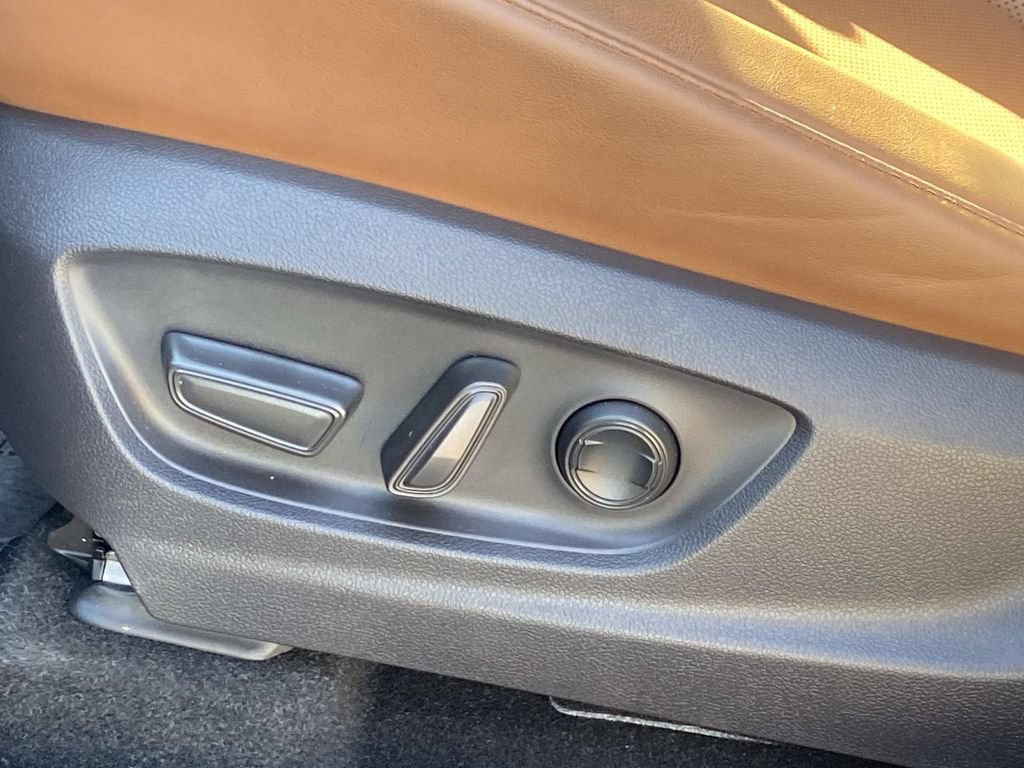 Used 2025 Toyota Crown Signia AWD/4WD image 27