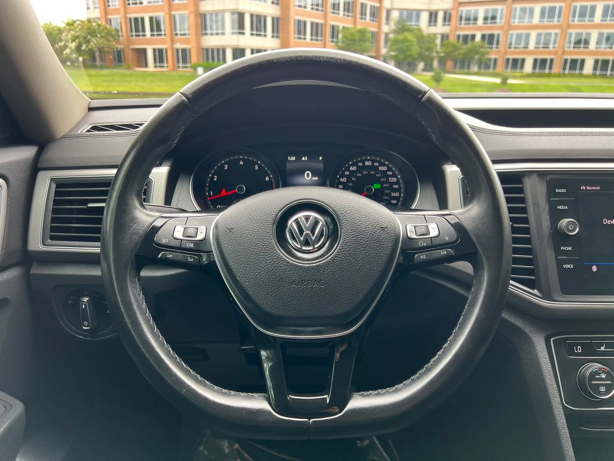 Used 2018 Volkswagen Atlas SE AWD/4WD image 23
