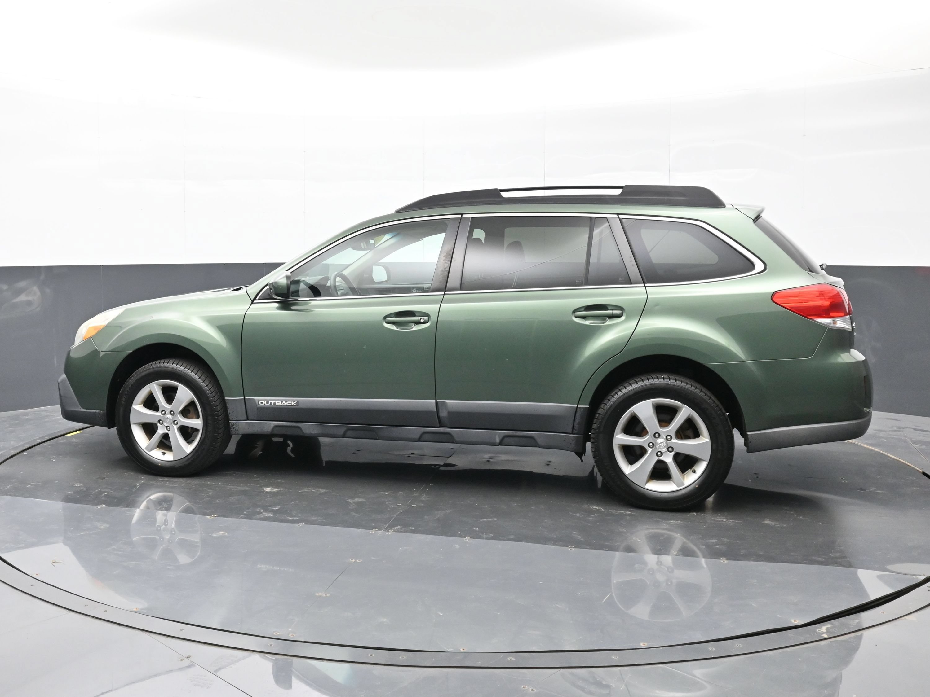 Used 2013 Subaru Outback 2.5i Limited w/ Moonroof Pkg AWD/4WD image 9