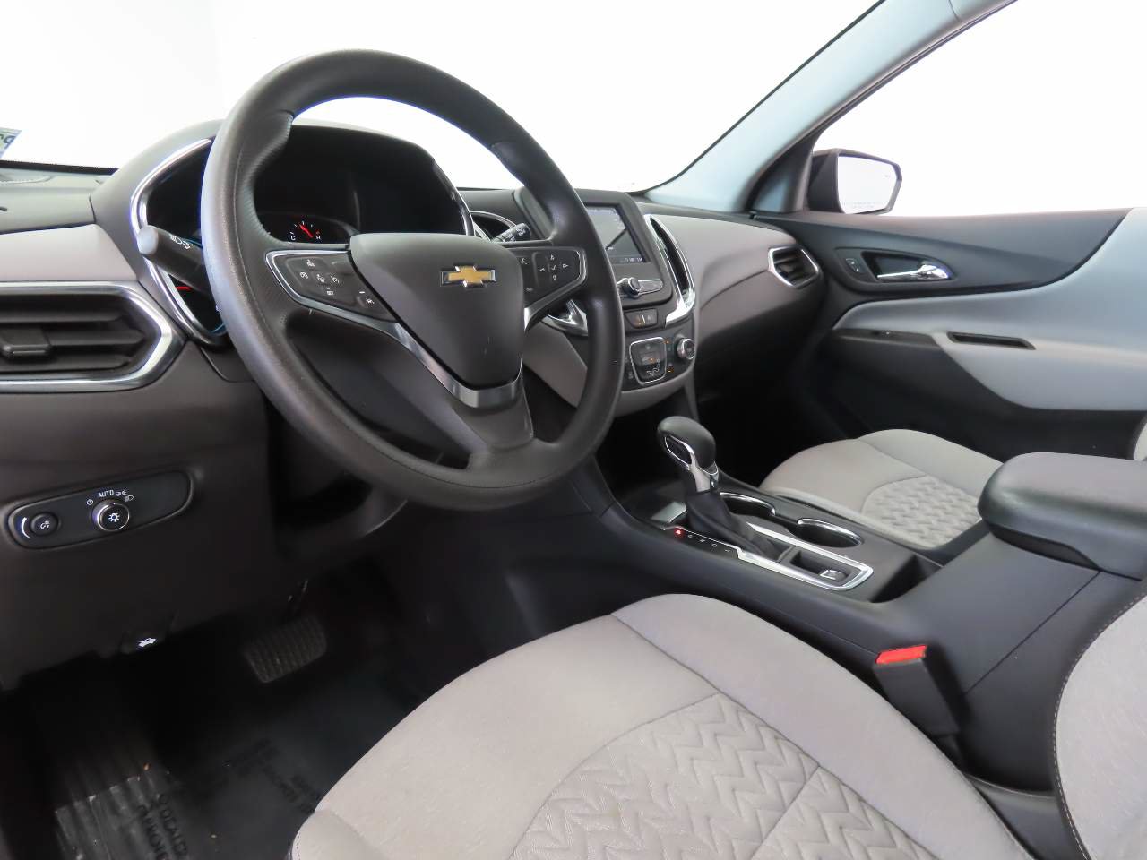 Used 2024 Chevrolet Equinox LS w/ LS Convenience Package FWD image 8