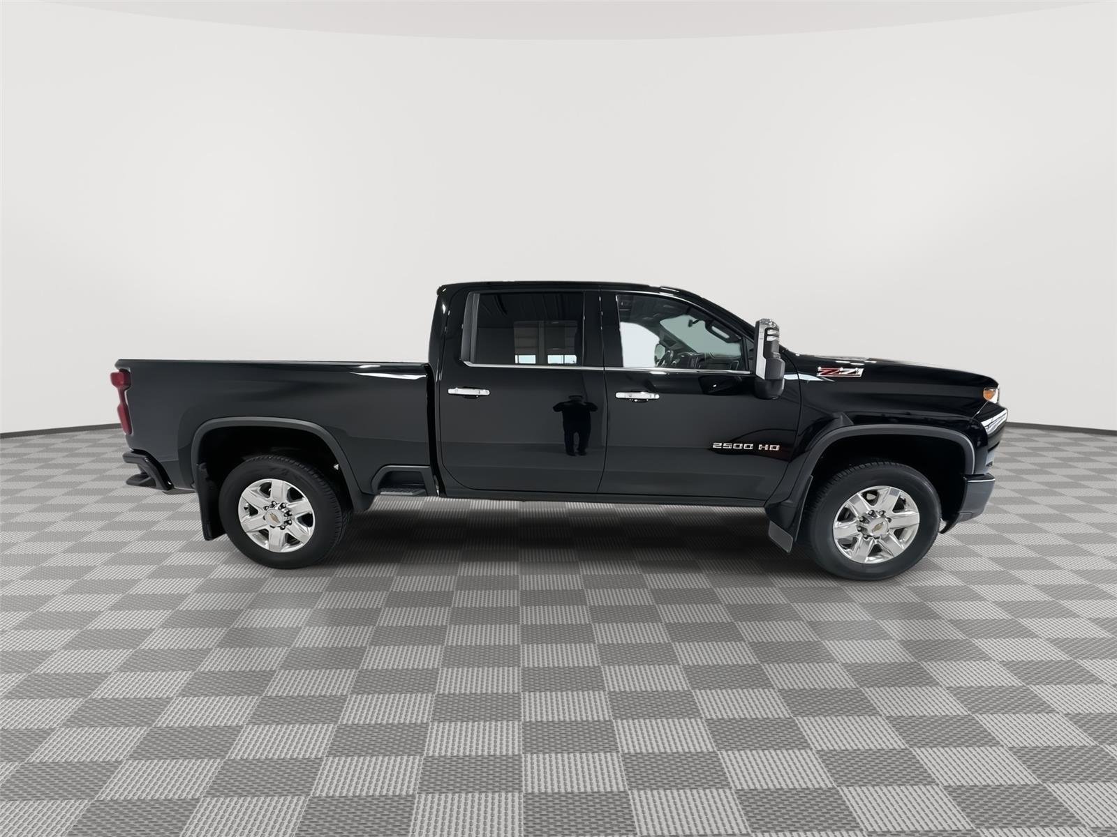 Used 2022 Chevrolet Silverado 2500 LTZ AWD/4WD image 2