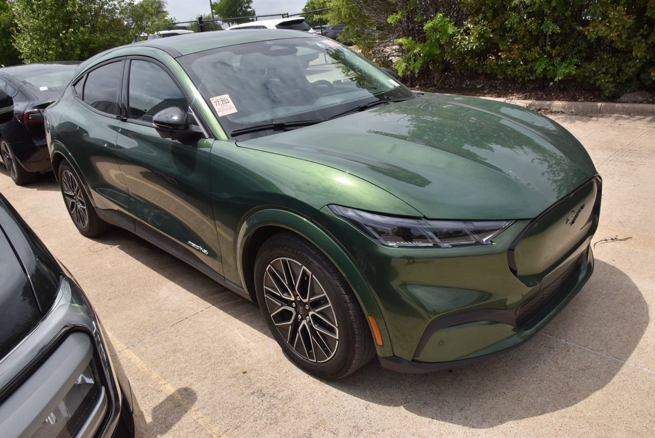 Certified 2025 Ford Mustang Mach-E Premium AWD/4WD image 5