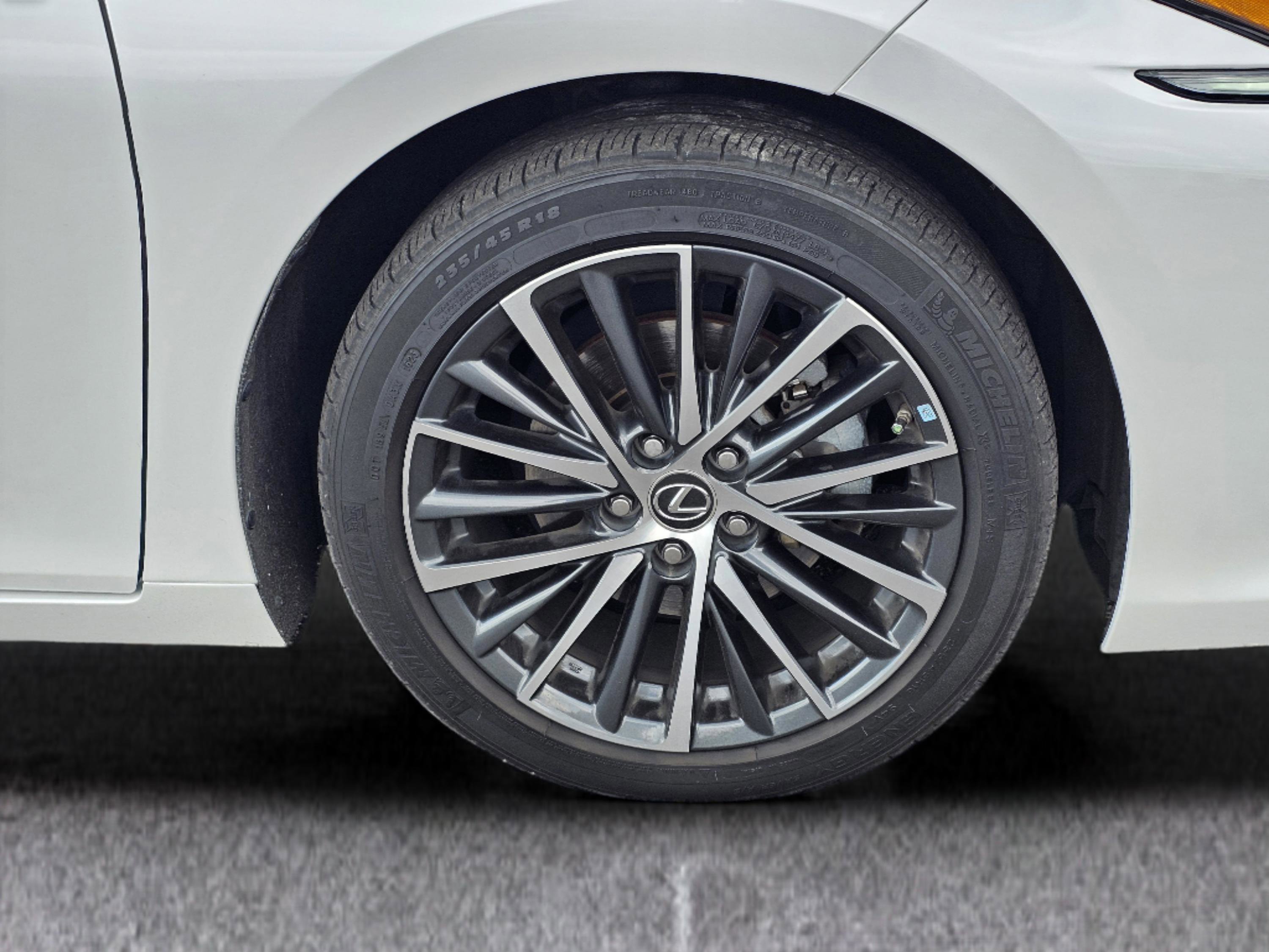 Used 2023 Lexus ES 350 w/ Premium Package image 6