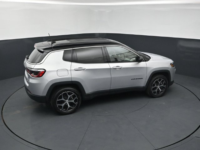 Used 2024 Jeep Compass Limited AWD/4WD image 18