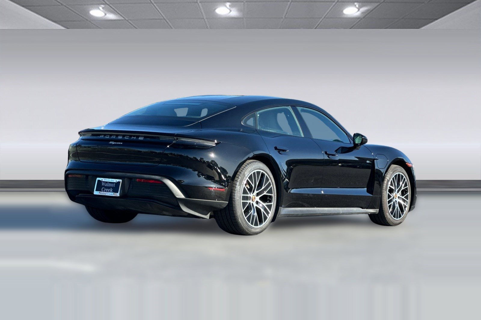 Used 2024 Porsche Taycan image 8