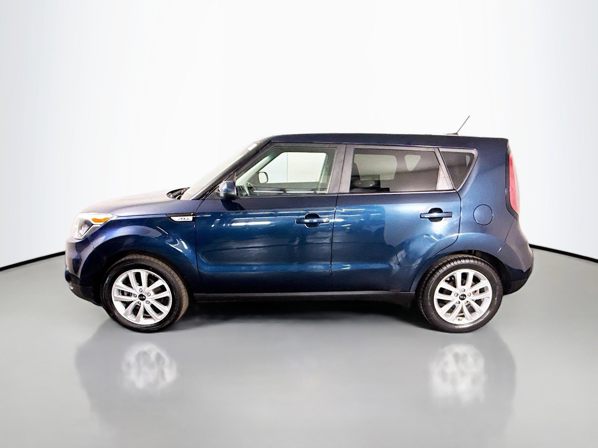 Used 2018 Kia Soul + image 6