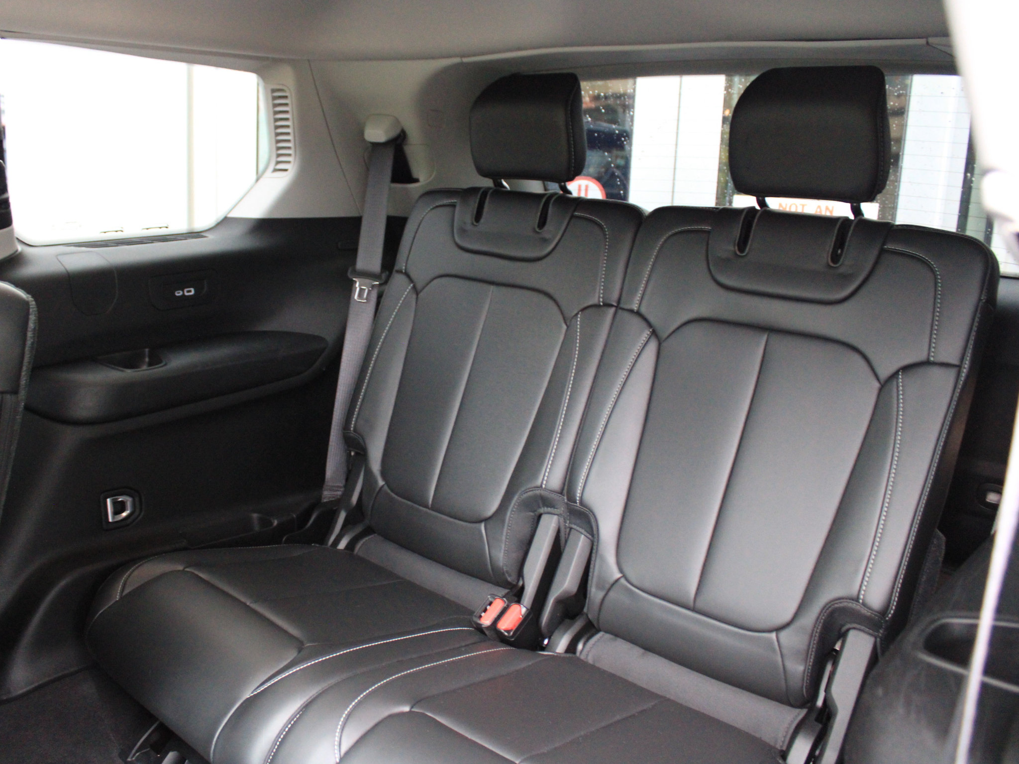 Used 2022 Jeep Grand Cherokee L Limited w/ Black Appearance Package AWD/4WD image 32