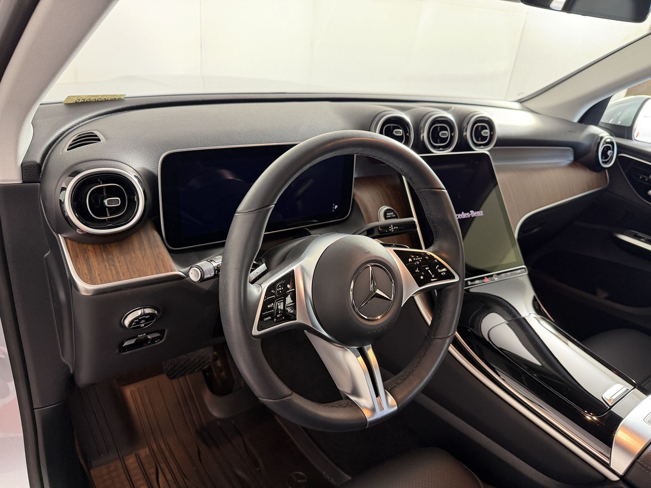 Certified 2025 Mercedes-Benz GLC 350e 4MATIC image 4