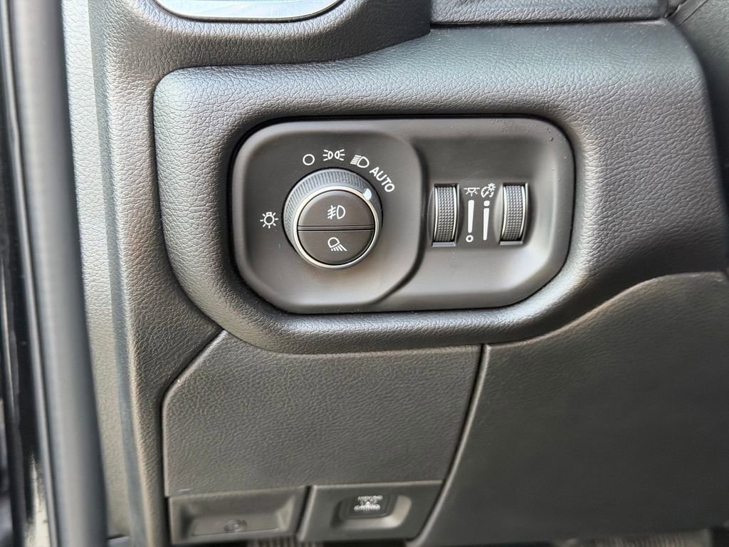 New 2026 RAM 2500 Laramie AWD/4WD image 16